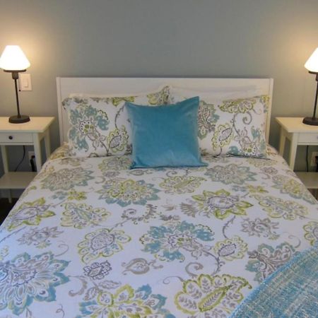 Lotus Loft Apartment Victoria Bagian luar foto