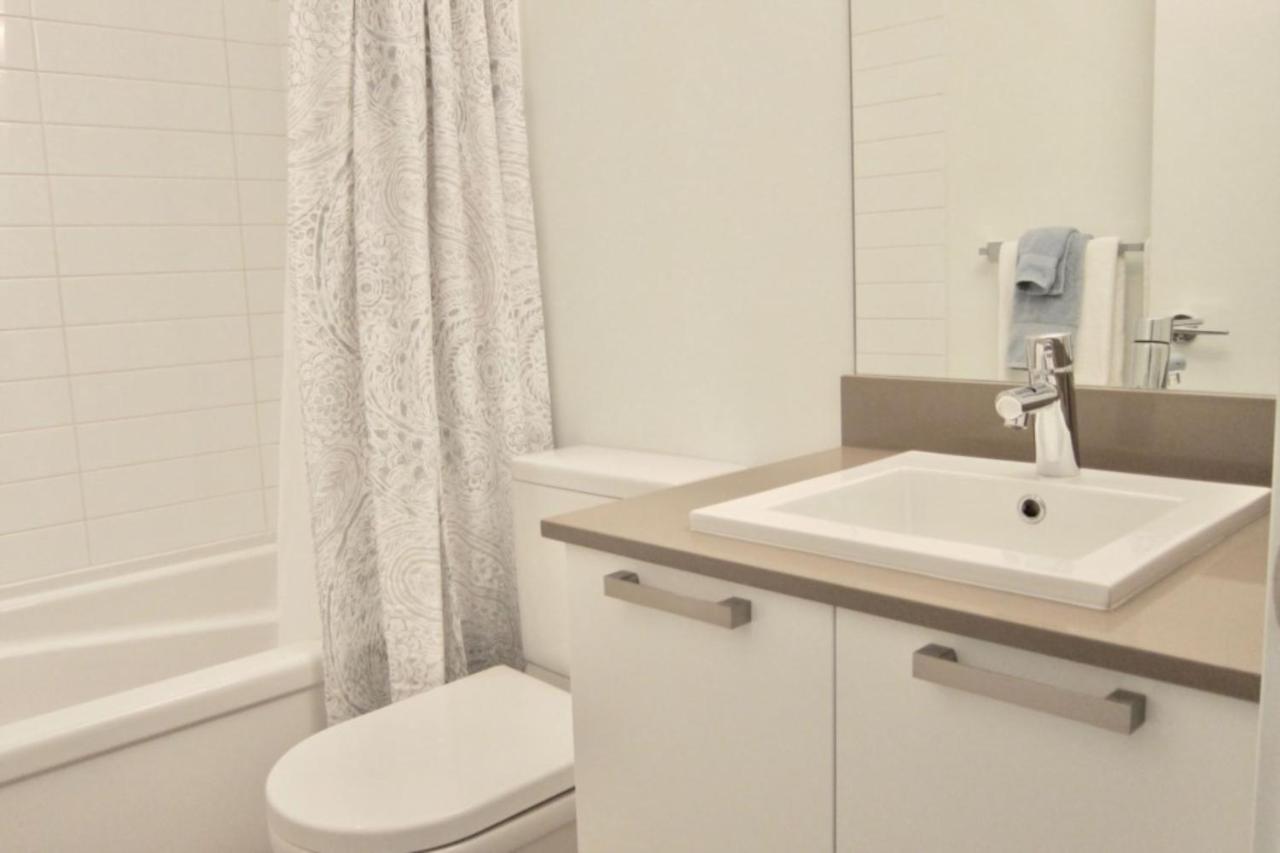 Lotus Loft Apartment Victoria Bagian luar foto